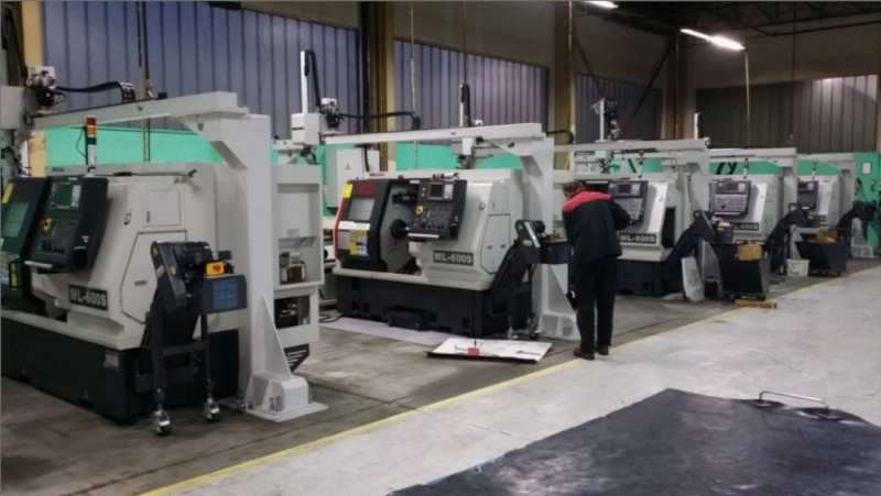 Robot-loaded turning cells
